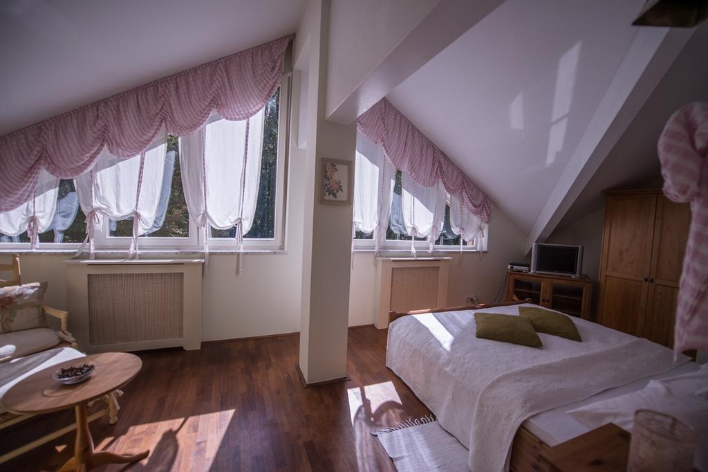 Guesthouse Trajbar Team Zaprešić Kamer foto