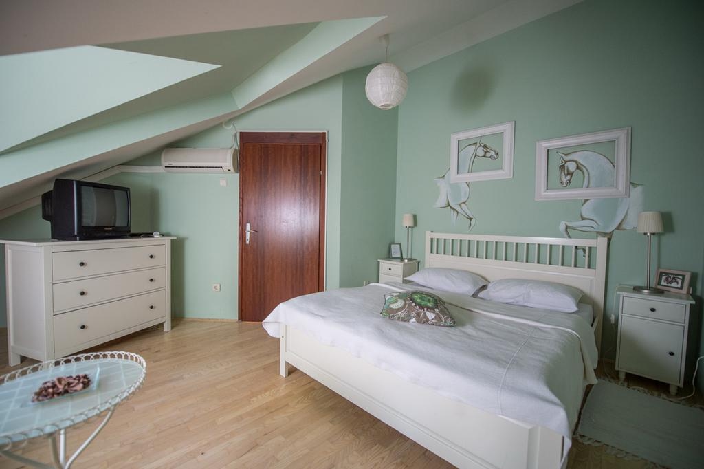 Guesthouse Trajbar Team Zaprešić Kamer foto